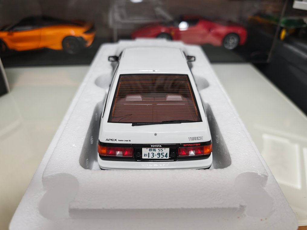 Autoart 1:18 - Model car - Initial d Toyota ae86 project D version #3.2