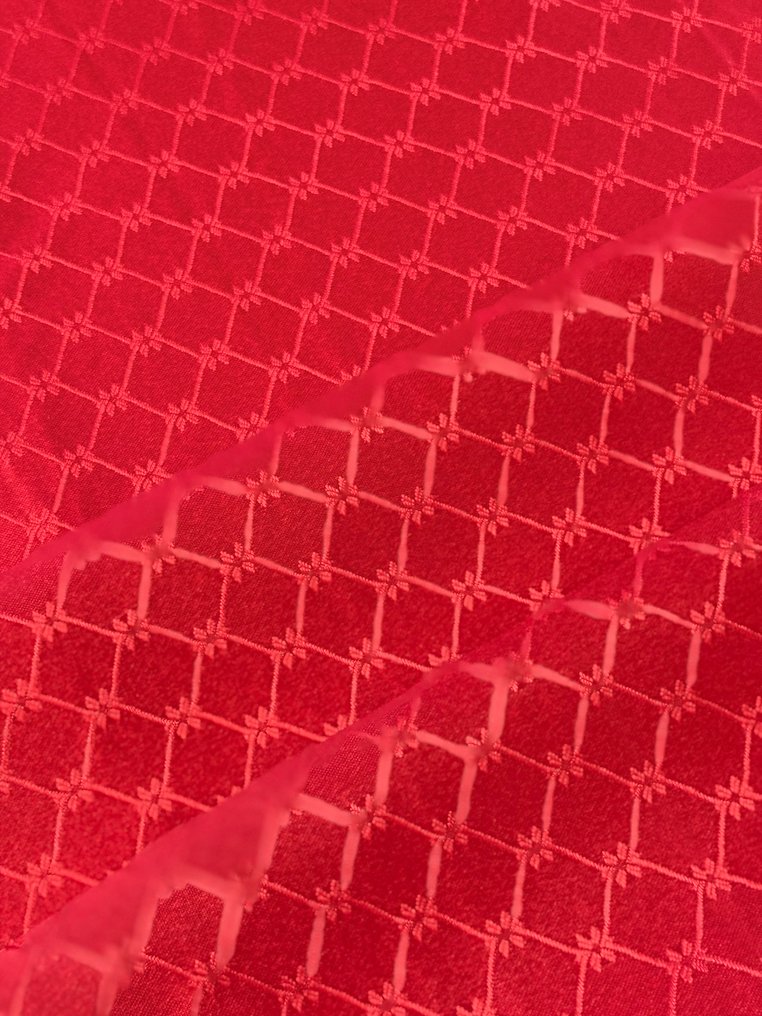 Raffiniertes Seidensatin-Gewebe mit durchgehendem floralen Rautenmuster. - Stoff  - 2.8 m - 2.5 m #2.1