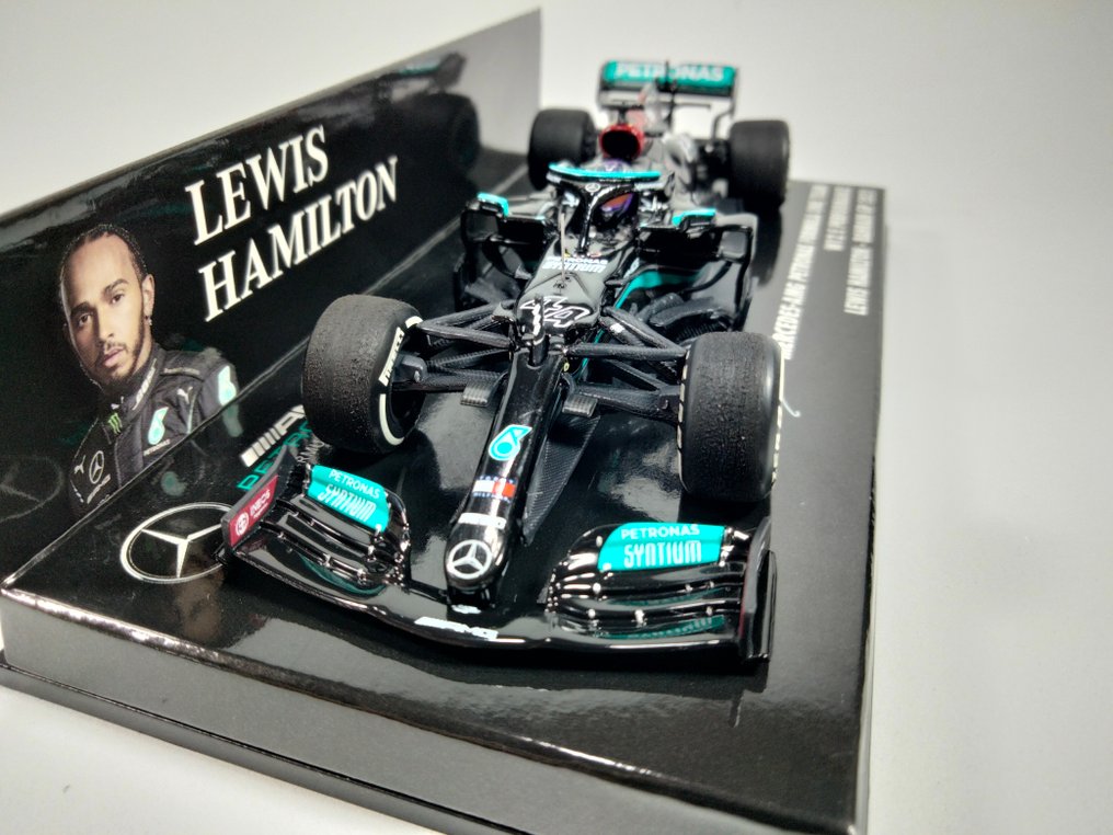 Minichamps 1:43 - Machetă mașină de curse - Mercedes-AMG F1 W12 E Performance #44 - Lewis Hamilton (2021) - Ediție limitată: 1 din 1896 de bucăți. #2.1
