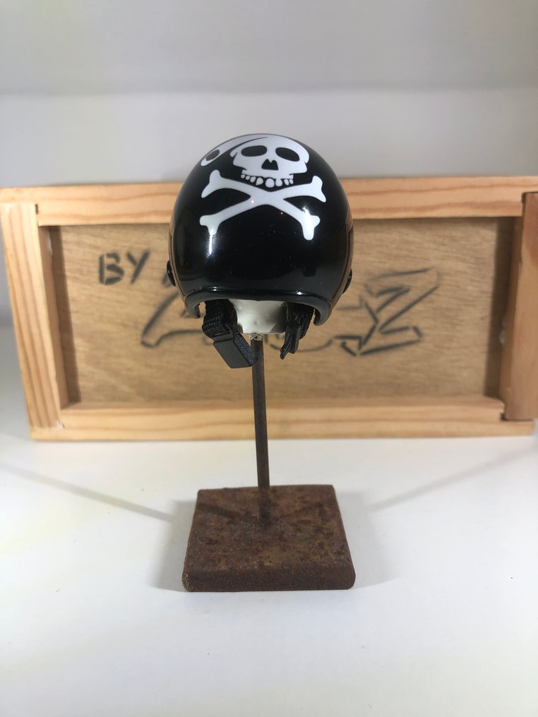 De A à Z - Margerin - Le Skull - Casque brillant #3.2