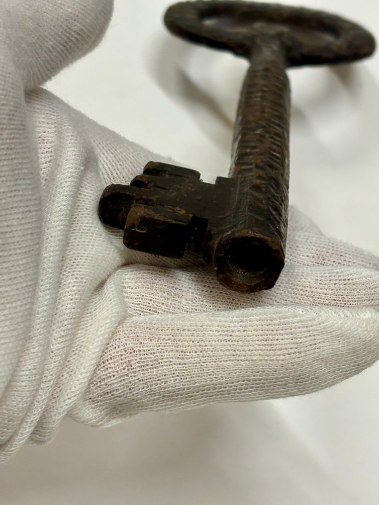 Κλειδί  - 23,5 εκ. βάρος 410 γρ. #4.3