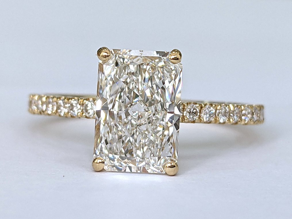 Zonder minimumprijs - Ring - 18 karaat Geel goud -  2.25ct. tw. Diamant (Lab-grown) - Diamant - E VVS2 #2.1