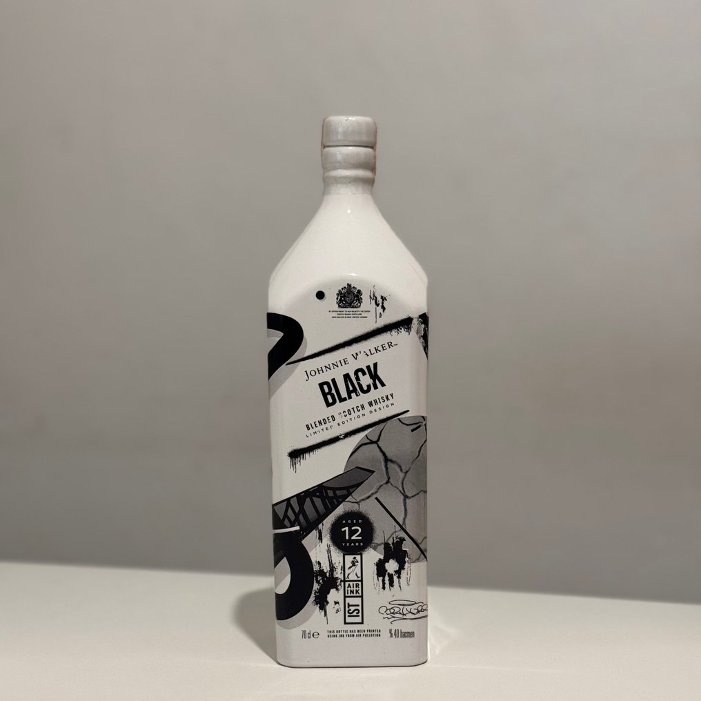 Johnnie Walker 12 years old Black Label - Istanbul Edition printed with Air Ink  - 70 cl  #1.0
