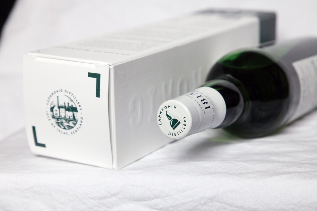 Laphroaig 12 years old - Exclusive To Travellers  - 70cl #2.1