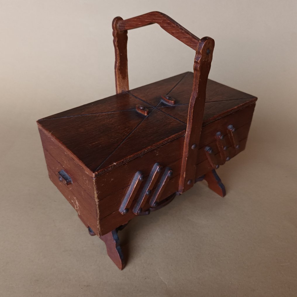 Kasten - Schachtel mit Deckel in Form einer Nähdose. - Holz #2.1