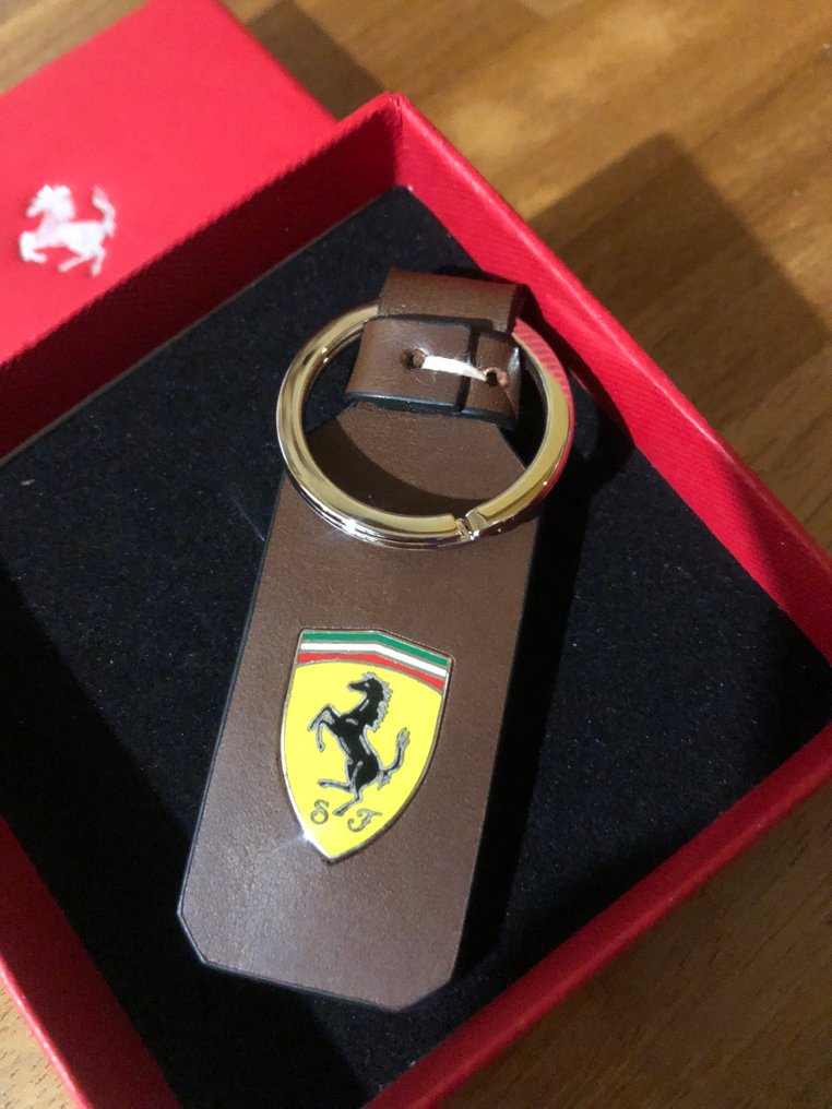 法拉利车队钥匙扣，棕色皮革 - Ferrari - 2024 #4.3