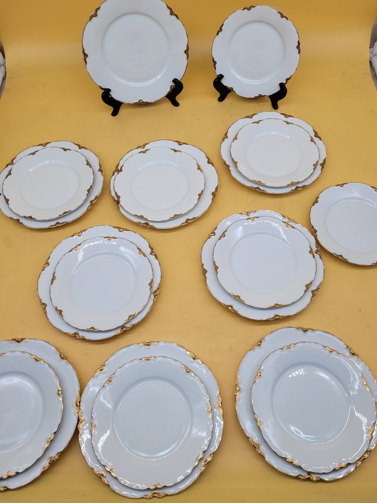 Hutschenreuther – Selb Bavaria – Speiseservice – Porzellan mit Goldrand - Dinner set (19) - Porcelain #1.0