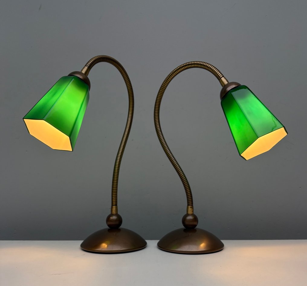 Bordlampe (2) - Opalin glass - Stilfulle skrivebordslamper #1.0