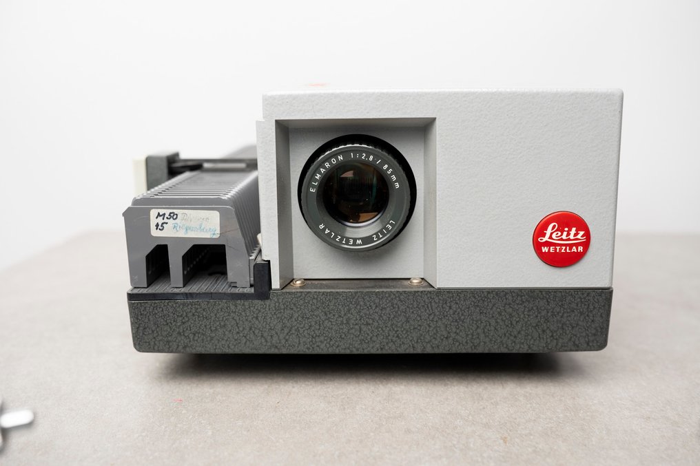 Leitz Pradovit RC Diaprojector #2.1
