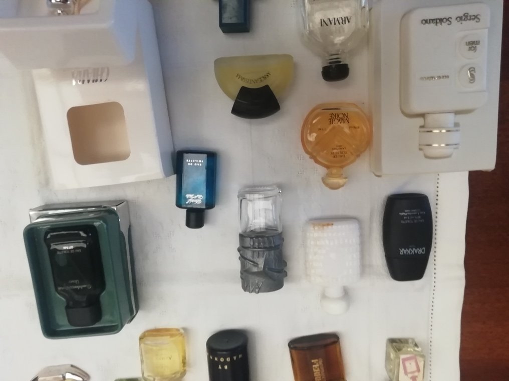 Temasamling - Samling af 25 parfymeminiaturer #3.2