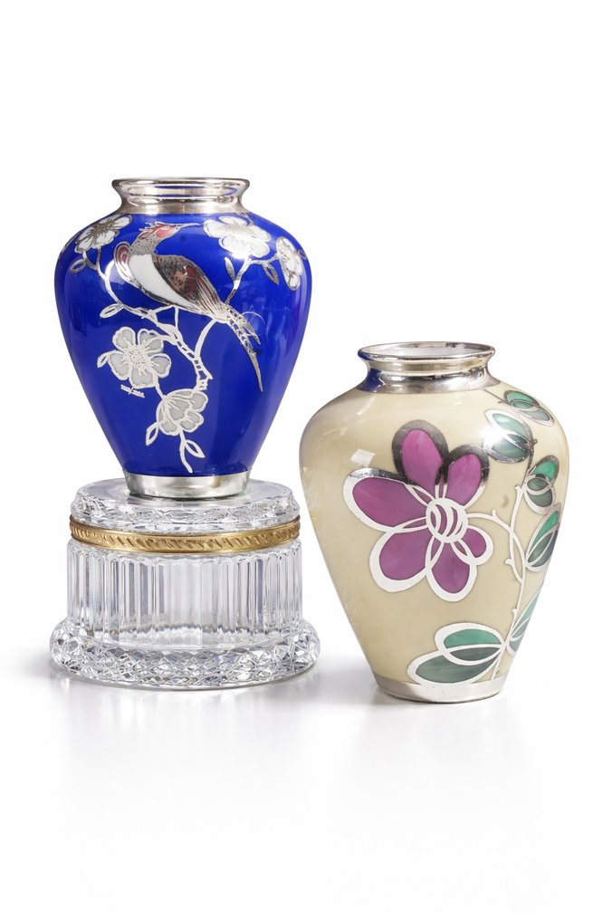 Veyhl Silberporzellan - Βάζο (2) -  Πολύχρωμα πορσελάνινα βάζα με διακόσμηση από ασήμι, διακοσμητικά μοτίβα με λουλούδια και πουλιά.  - Πορσελάνη #1.0