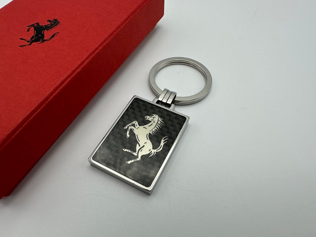 Keyring - Ferrari - Ferrari Prancing Horse Keychain - Carbon - Official Accessory - No Reserve! #1.0