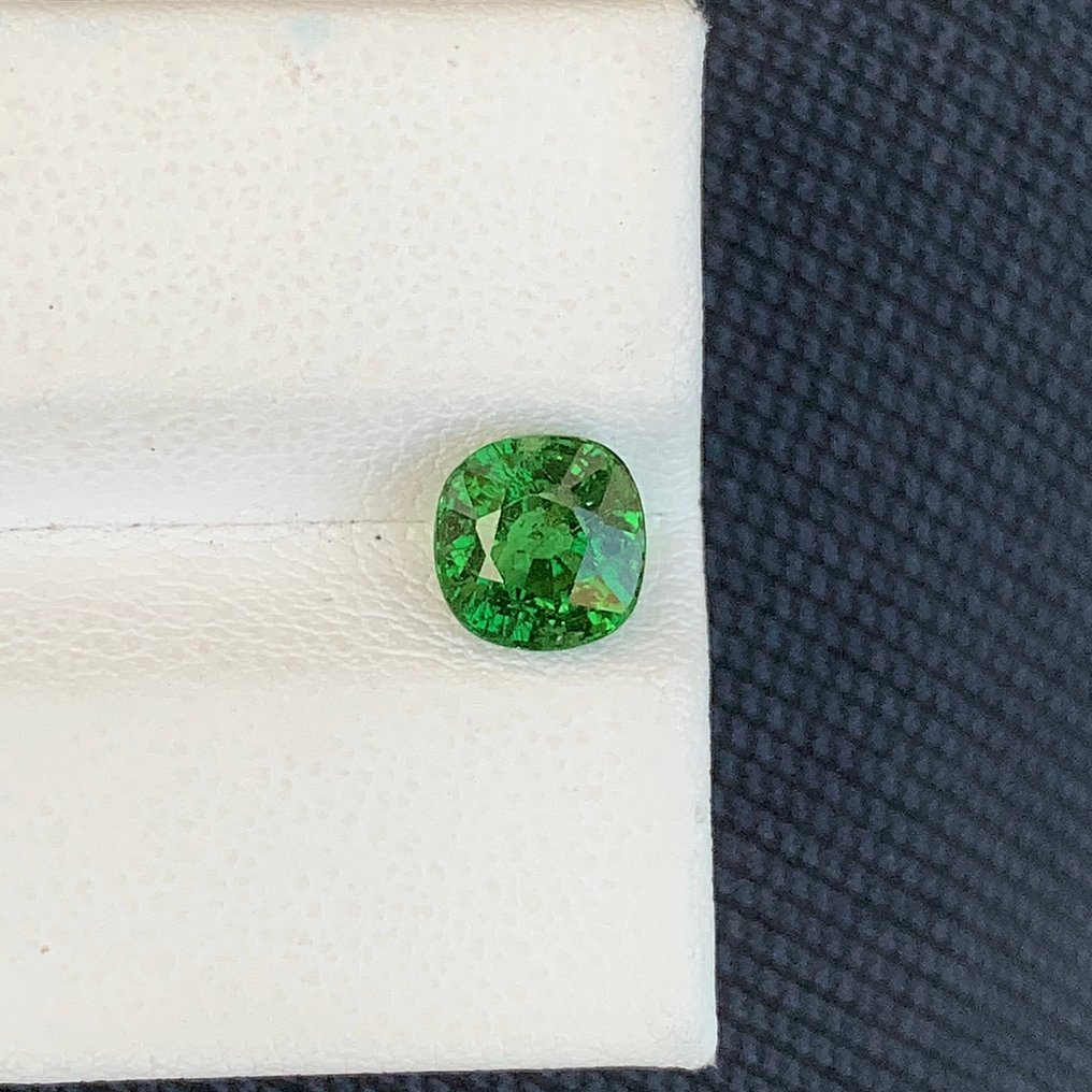 Senza prezzo di riserva - 1 pcs Verde Tsavorite - 1.75 ct - International Gemological Institute (IGI) - TSAVORITE NON RISCALDATA #3.2