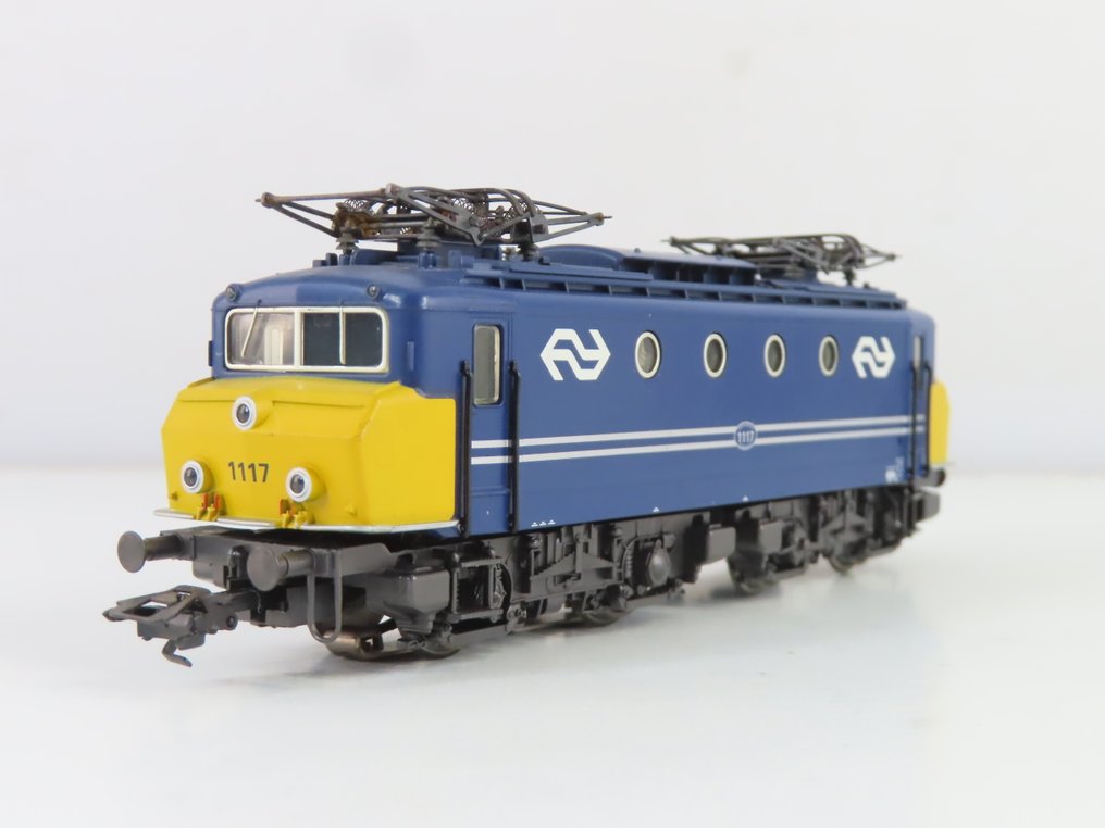 Märklin H0 - 3424 - Locomotora eléctrica (1) - Series 1100 con morro de color amarillo completo, digital, MFX. - NS #1.0