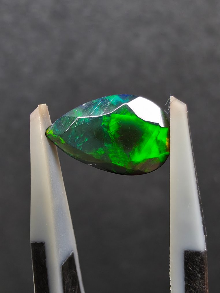 1.65tcw Musta opaali Faceted- 0.33 g #4.3