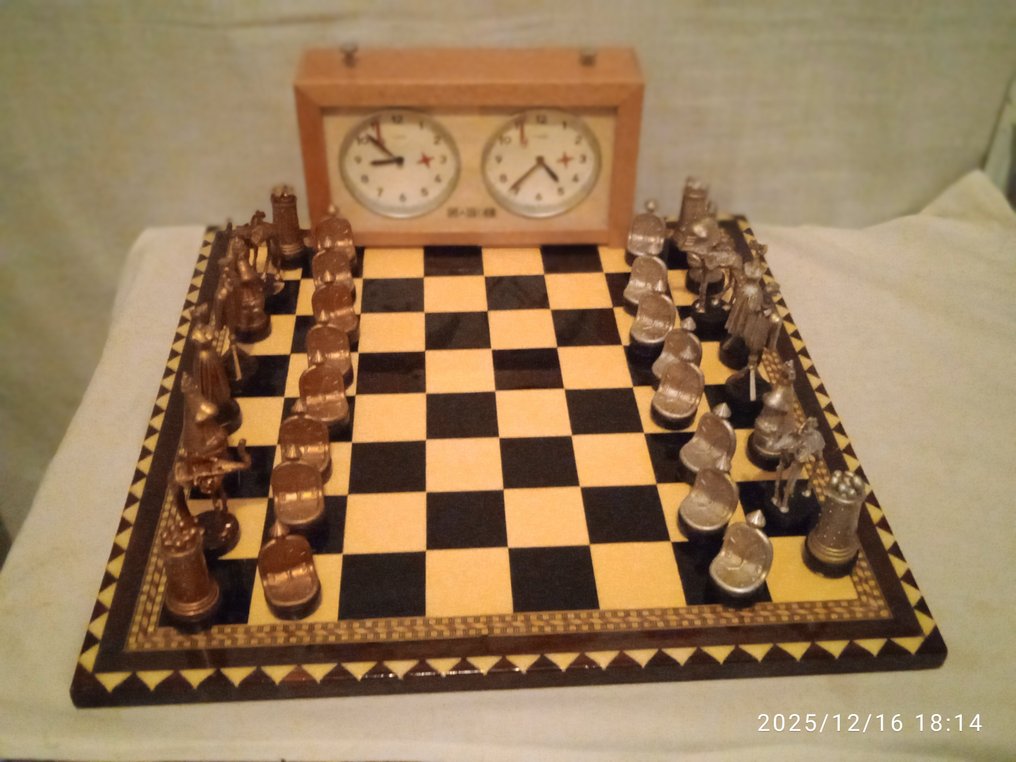 Sjakk sett - kvae, stål, alabaster og tre #1.0