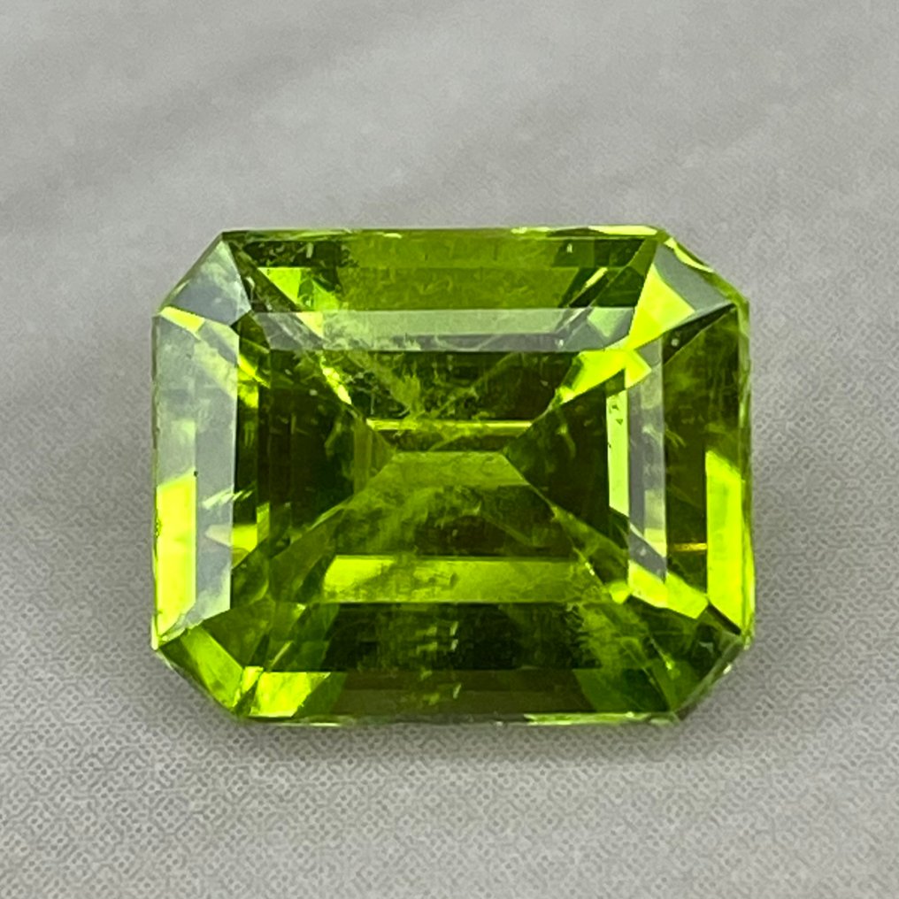No reserve price Green Peridot  - 5.42 ct - International Colored Gemstone Association (ICA GemLab) #1.0