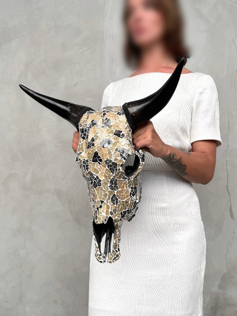 无底价 - 令人惊叹的牛头骨，镶有玻璃马赛克 - 金色黑色 颅骨 - Bos Taurus - 48 cm - 47 cm - 21 cm- 非《濒危物种公约》物种 -  (1) #2.1