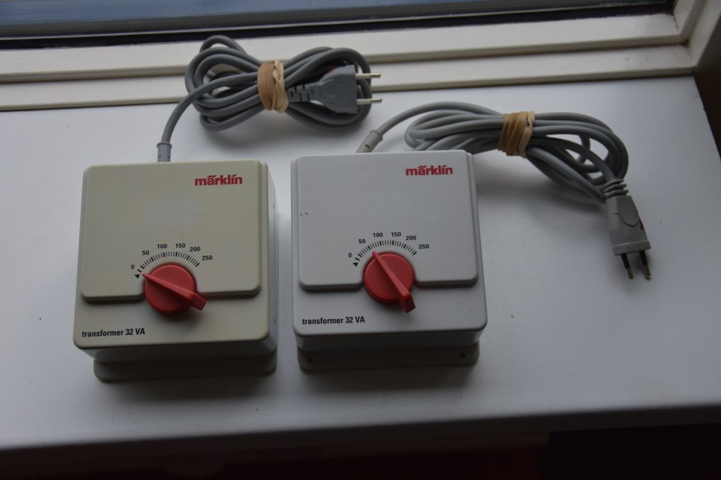 Märklin H0 - Μονάδα ελέγχου τρένου μοντελισμού (2) - 2 κανονικοί μετασχηματιστές 32VA #1.0