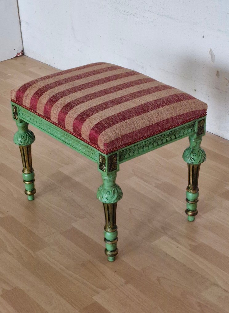 Stołek - Drewno #1.0