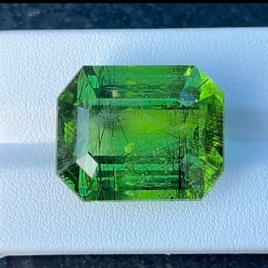 1 pcs  Πράσινο, Κίτρινο Περίδοτο  - 46.13 ct - Διεθνής Ένωση Έγχρωμων Πολύτιμων Λίθων (ICA GemLab) - Πλήρης λαμπρότητα σπάνιο ρουτίλιο. #1.0