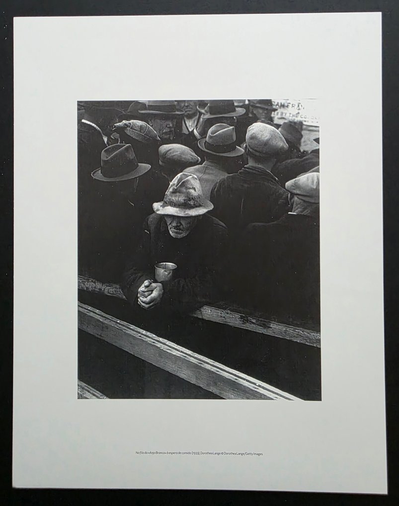 Dorothea Lange (1895–1965) - Un homme dans une file d'attente pour du pain pendant la Grande Dépression, 1933 #2.1