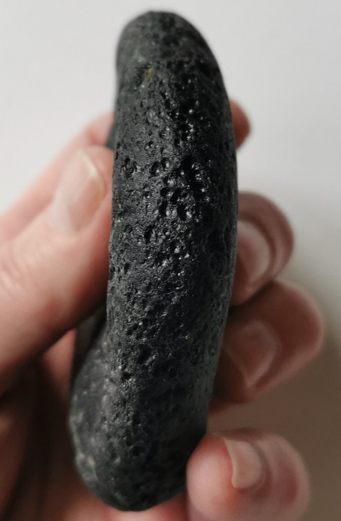 Indochinite tektite Tektite - Height: 90 mm - Width: 90 mm - 218 g - (1) #3.2