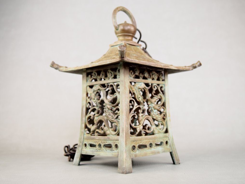 Iron Japanese Hanging Lantern 吊り灯篭 - Hanging lamp - Attractive hanging lantern with a lattice pattern of dragons from the Meiji period (1868-1912) - Iron #2.1