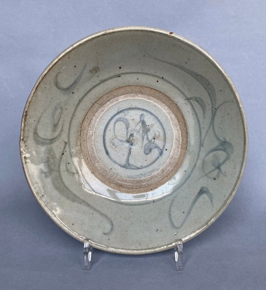 Plato - Gres esmaltado con decoración pseudo-caligráfica apotropaica #1.0