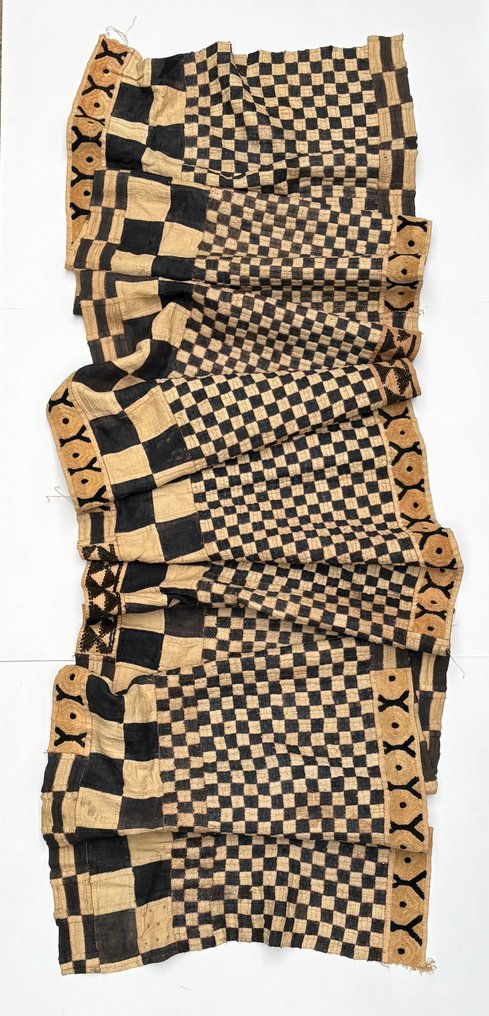 裙子长度为430厘米。 - 地毯 - Shoowa-Kuba - 刚果（金）  (没有保留价) #1.0