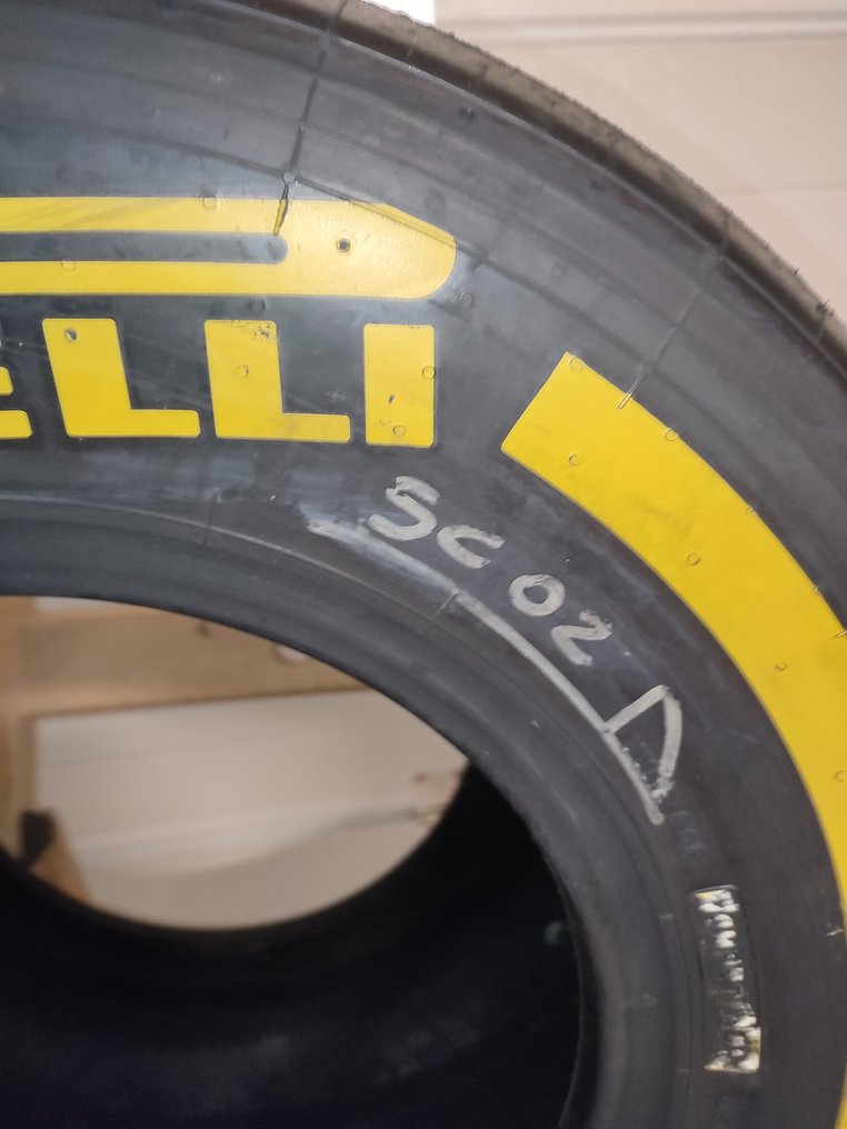 Tyre - Pirelli - Pneumatico mescola gialla medium - After 2000 #4.3