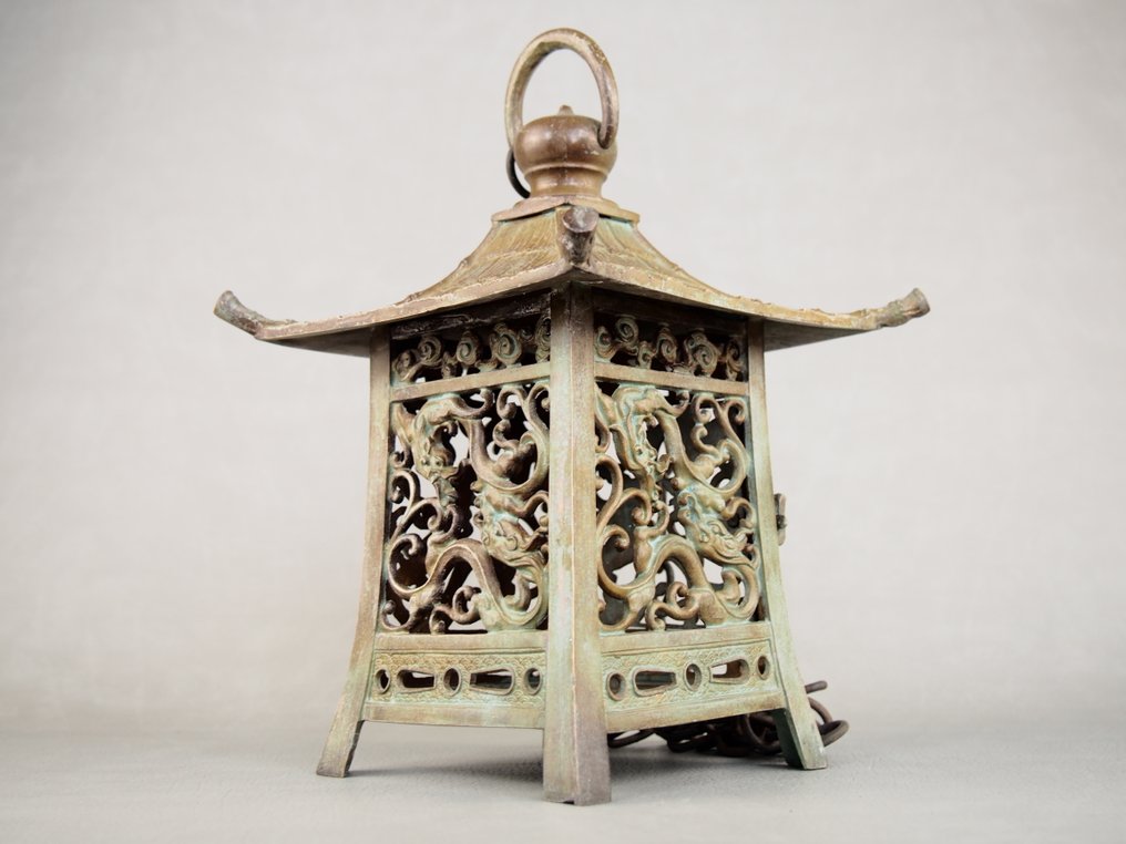 Iron Japanese Hanging Lantern 吊り灯篭 - Hanging lamp - Attractive hanging lantern with a lattice pattern of dragons from the Meiji period (1868-1912) - Iron #4.3