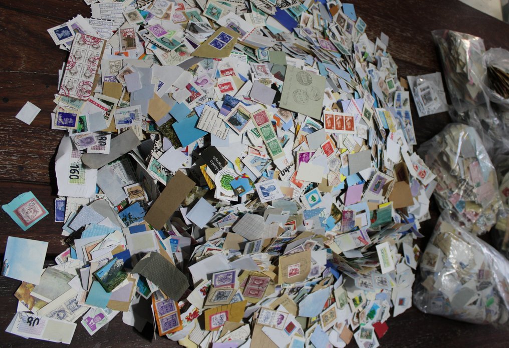 Europe - 7.5 kilograms of postage stamps on paper from Europe. #1.0