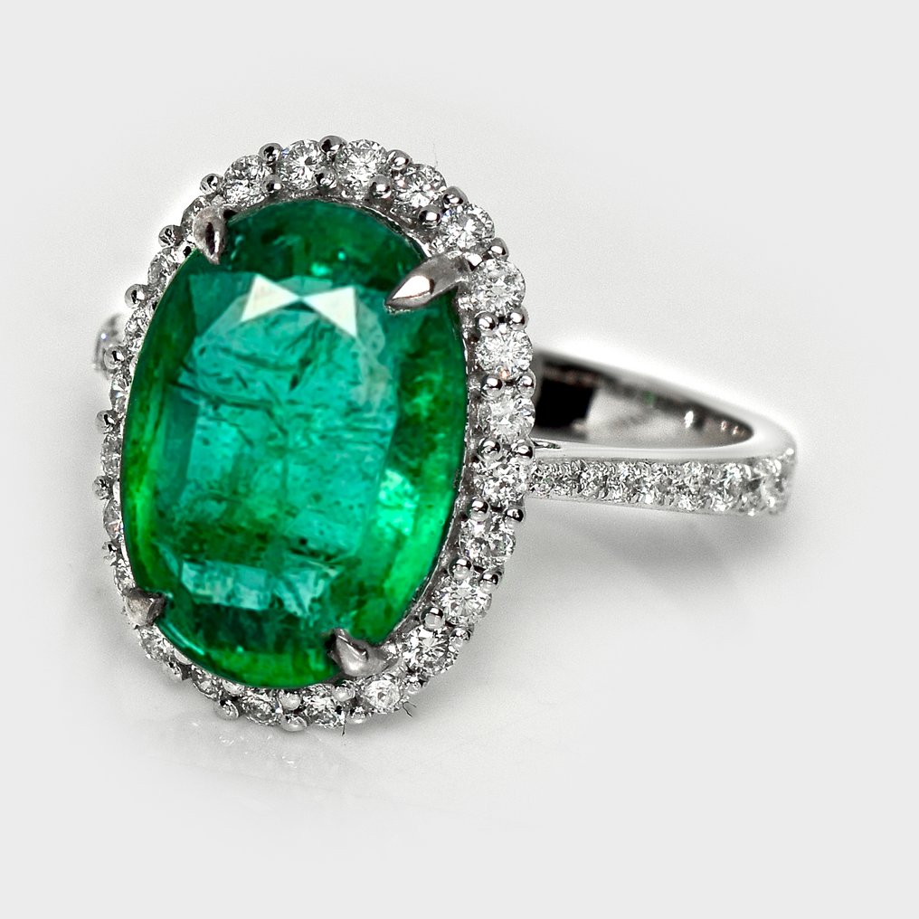 沒有保留價 - 戒指 - 14 克拉 白金, IGI 4.89 克拉赞比亚浓烈绿色 -  5.47ct. tw. 祖母綠 - 鉆石 #2.1