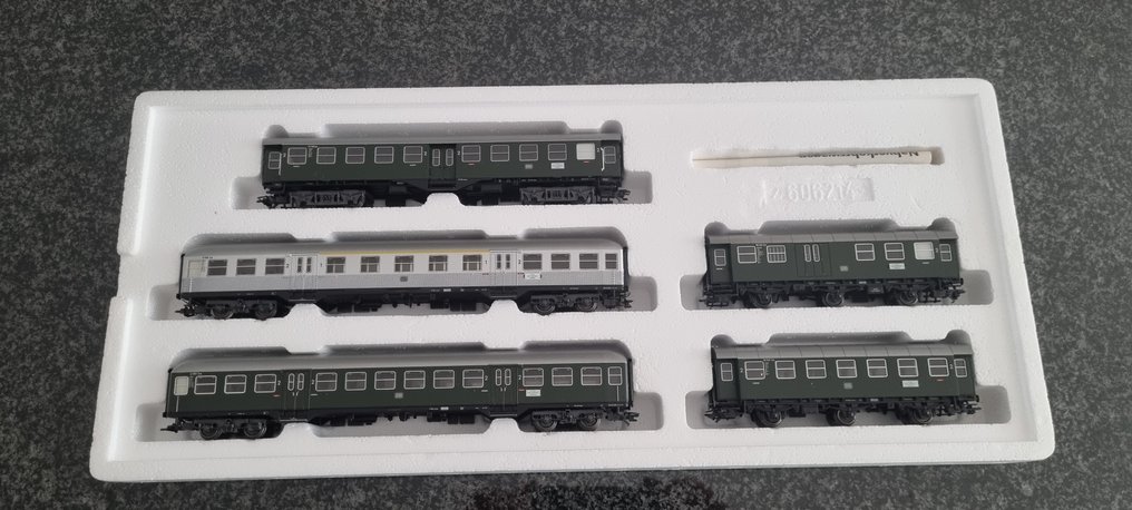 Märklin H0 - 42756 - Model train passenger carriage set (1) - Wagon set local traffic - DB #2.1