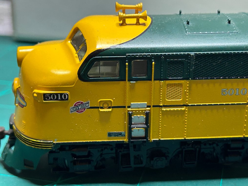 Broadway limited H0轨 - 618 - 柴油电力机车 (1) - EMD 7A - CNW #3.2