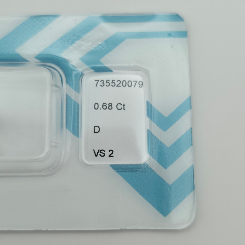 1 pcs 钻石  (天然)  - 0.68 ct - 圆形 - D (无色) - VS2 轻微内含二级 - 国际宝石研究院（IGI） #1.0