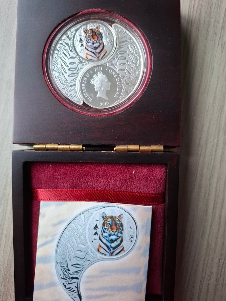 Fiji. 1 Dollar 2010 Fiji yin and yang year of the Tiger. Siberian and Bengal Tiger ,proof colored (No reserve price) #3.2