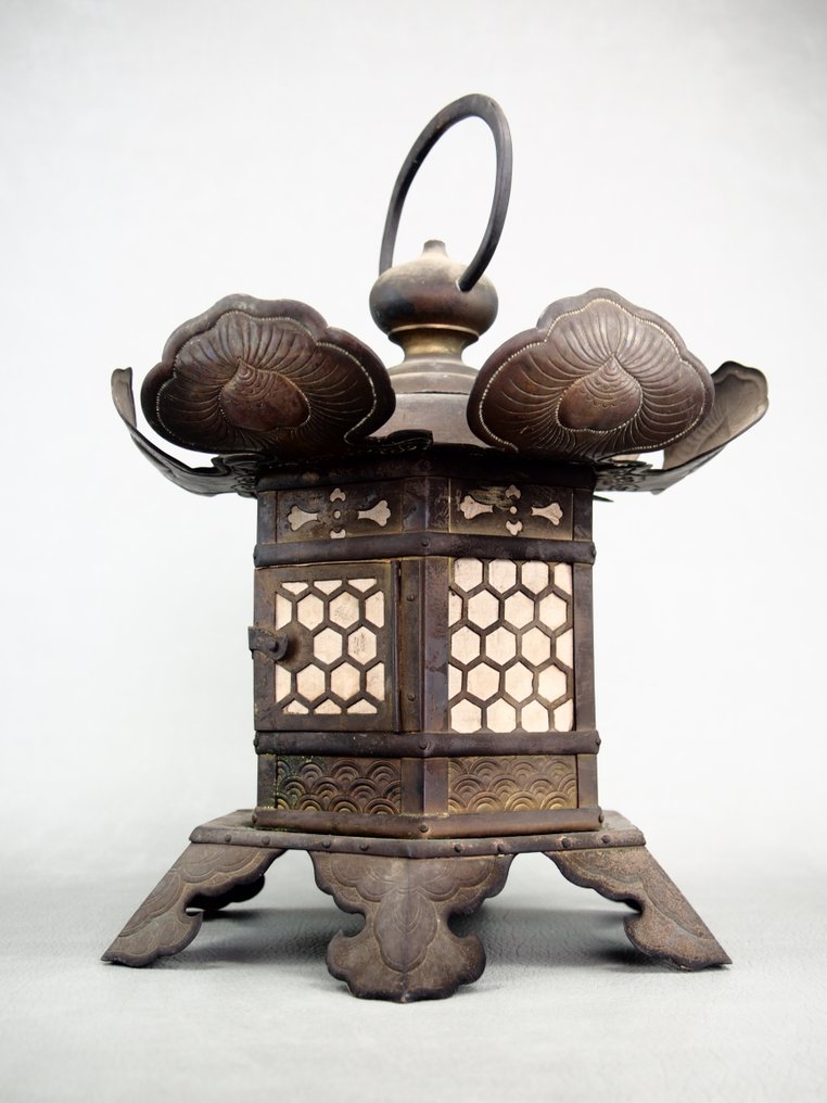 Hexagonal lantern with intricate carvings 六角灯篭 - Highly artistic hanging lantern - Lampada a sospensione - Rame #1.0