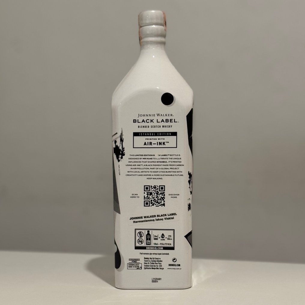 Johnnie Walker 12 years old Black Label - Istanbul Edition printed with Air Ink  - 70 cl  #1.0