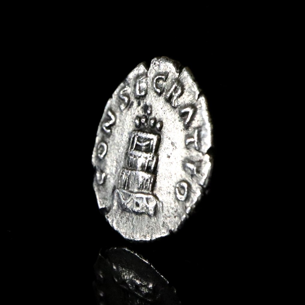 Roman Empire. Antoninus Pius (AD 138-161). Denarius Rome, under Marcus Aurelius and Lucius Verus, 161 - Pyre  (Ingen reservasjonspris) #3.2