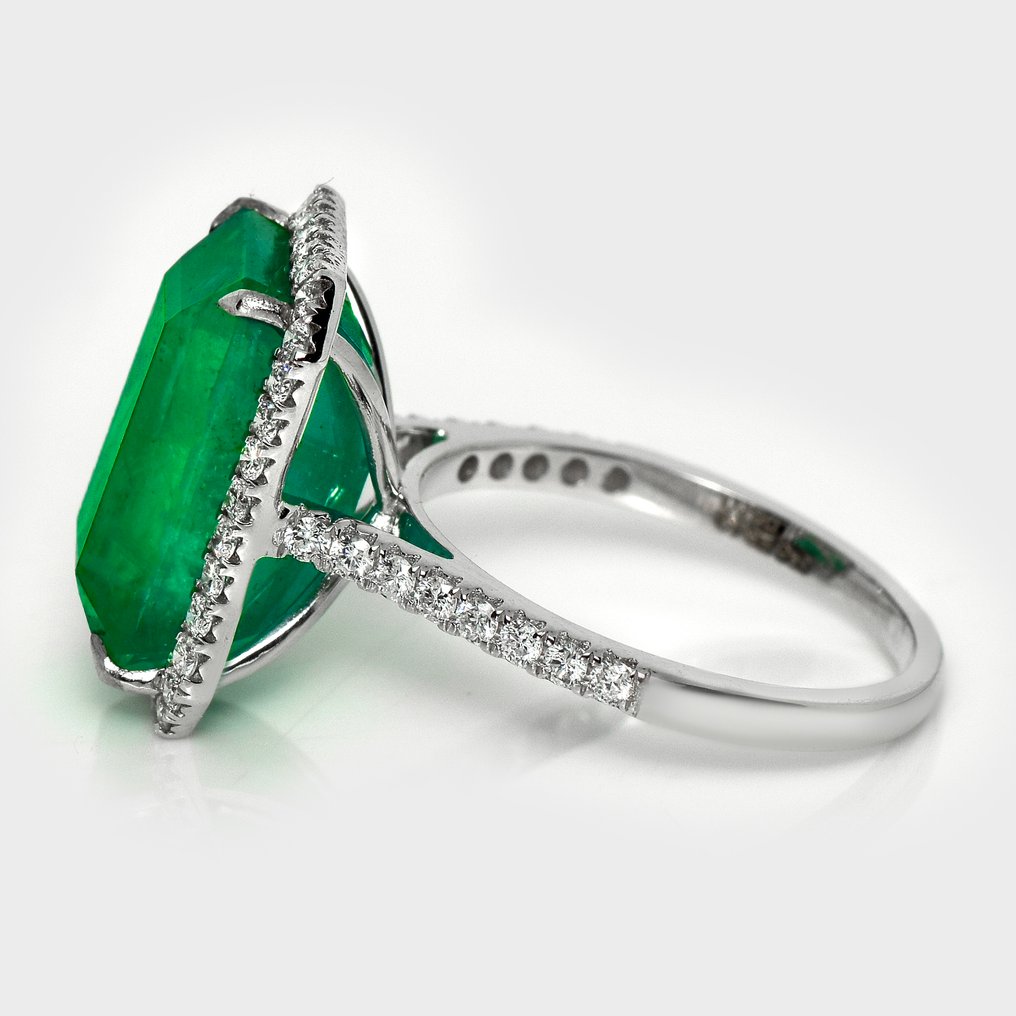 Ingen mindstepris - Ring - 14 karat Hvidguld, IGI 9,10 ct Zambia Intense Grøn -  9.70ct. tw. Smaragd - Diamant #3.2