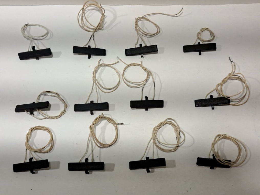 Fleischmann H0 - 9426/7 - Elektronica (12) - 12x reed contact in rail inbouw kastje met bedrading. #4.3