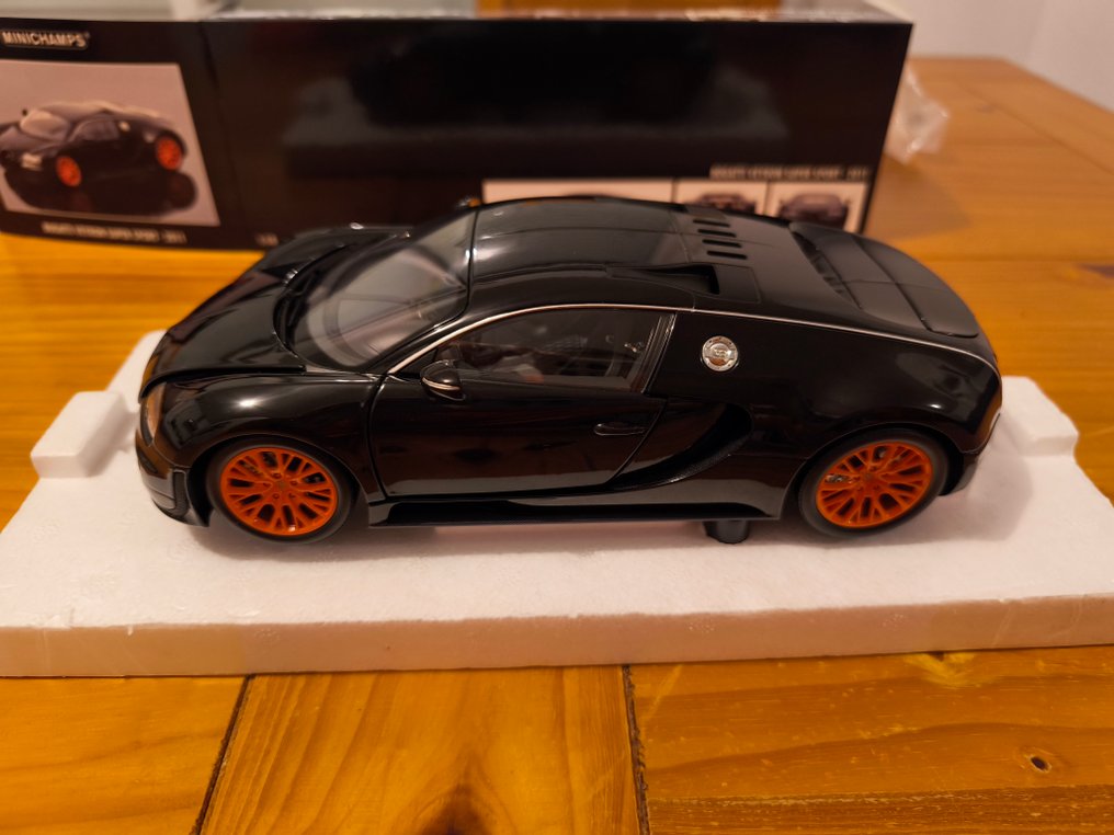 MiniChamps 1:18 - Model car - Bugatti Veyron Super Sport 2011 #1.0
