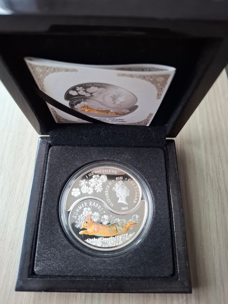 Fidschi. 1 Dollar 2011 Fiji Year of the Rabbit, ying and yang Summer Rabbit  and Winter Rabbit ,proof colored  (Ohne mindestpreis) #1.0