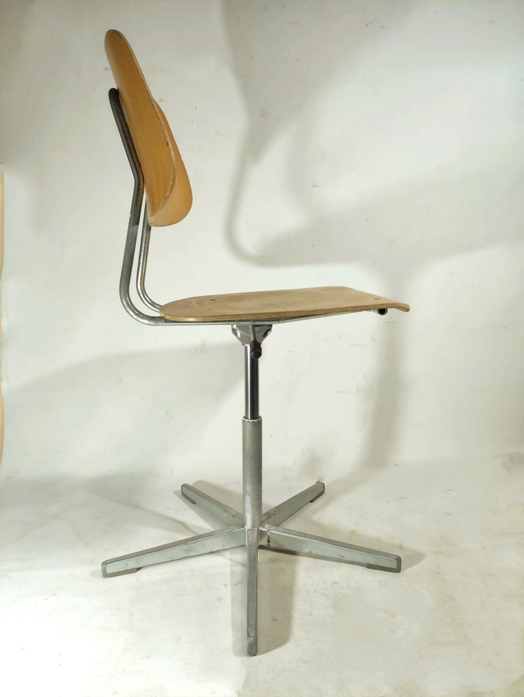 BEMAG - SISSA CH - Σκαμνί - Βιομηχανικό σκαμνί S3 - Σφυρήλατος σίδηρος, Οξιά - Ελβετικός Σχεδιασμός #4.3