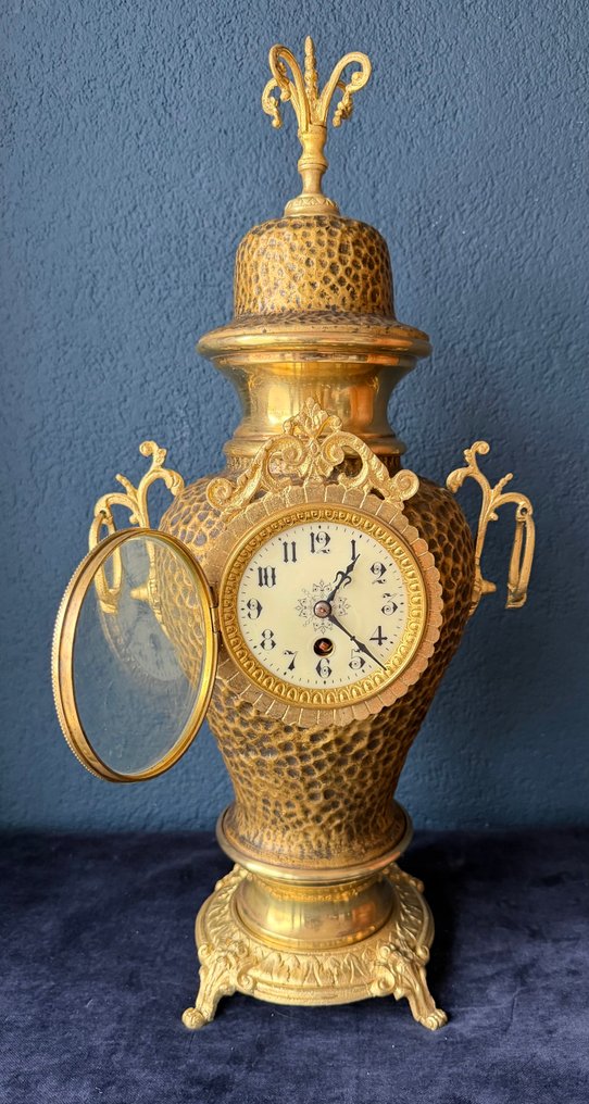 Peisur -   Bronse, Glass - 1900–1910 - Vaskeklokk #4.3