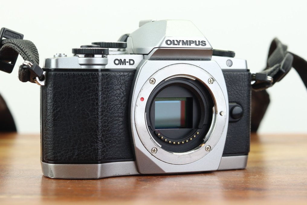 Olympus OM-D E-M10 body + Accessoires Digital camera #2.1