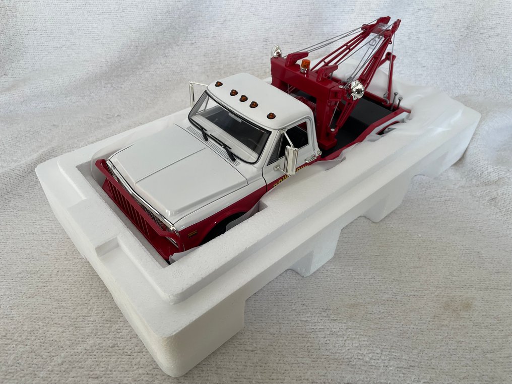 Greenlight 1:18 - Model station wagon - 1972 Chevrolet C-30 Dually Wrecker #4.3