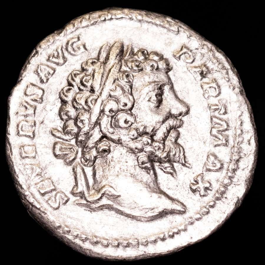 Imperio romano. Septimio Severo (193-211 e. c.). Denarius Rome mint 210 AD. VIRT AVGG, Virtus standing to left, holding Victory and spear and resting hand on (Sin precio de reserva) #1.0